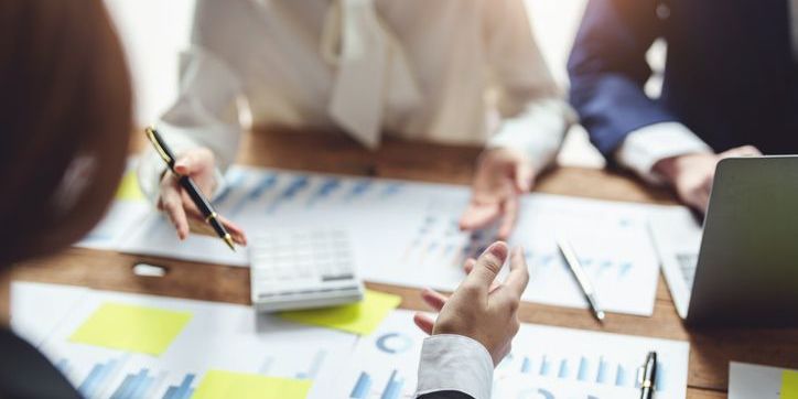 A FinTech product manager having an internal meeting.