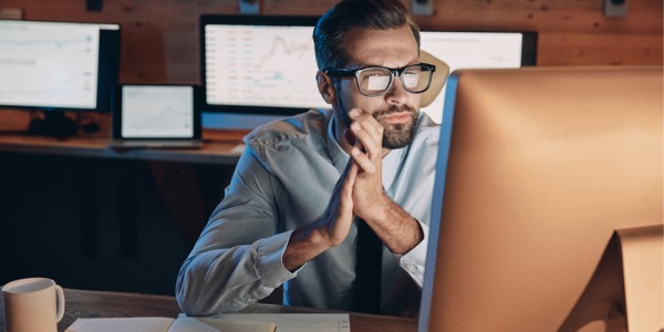 An institutional asset manager working on managing an investment portfolio.